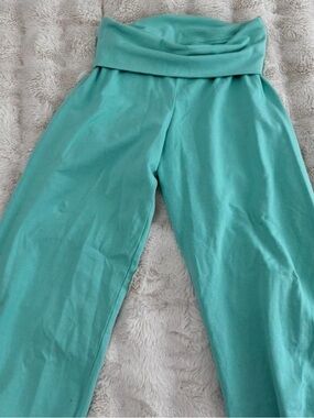 (ONLY ONE LEFT) Brandy Melville Teal Priscilla Capri Pants